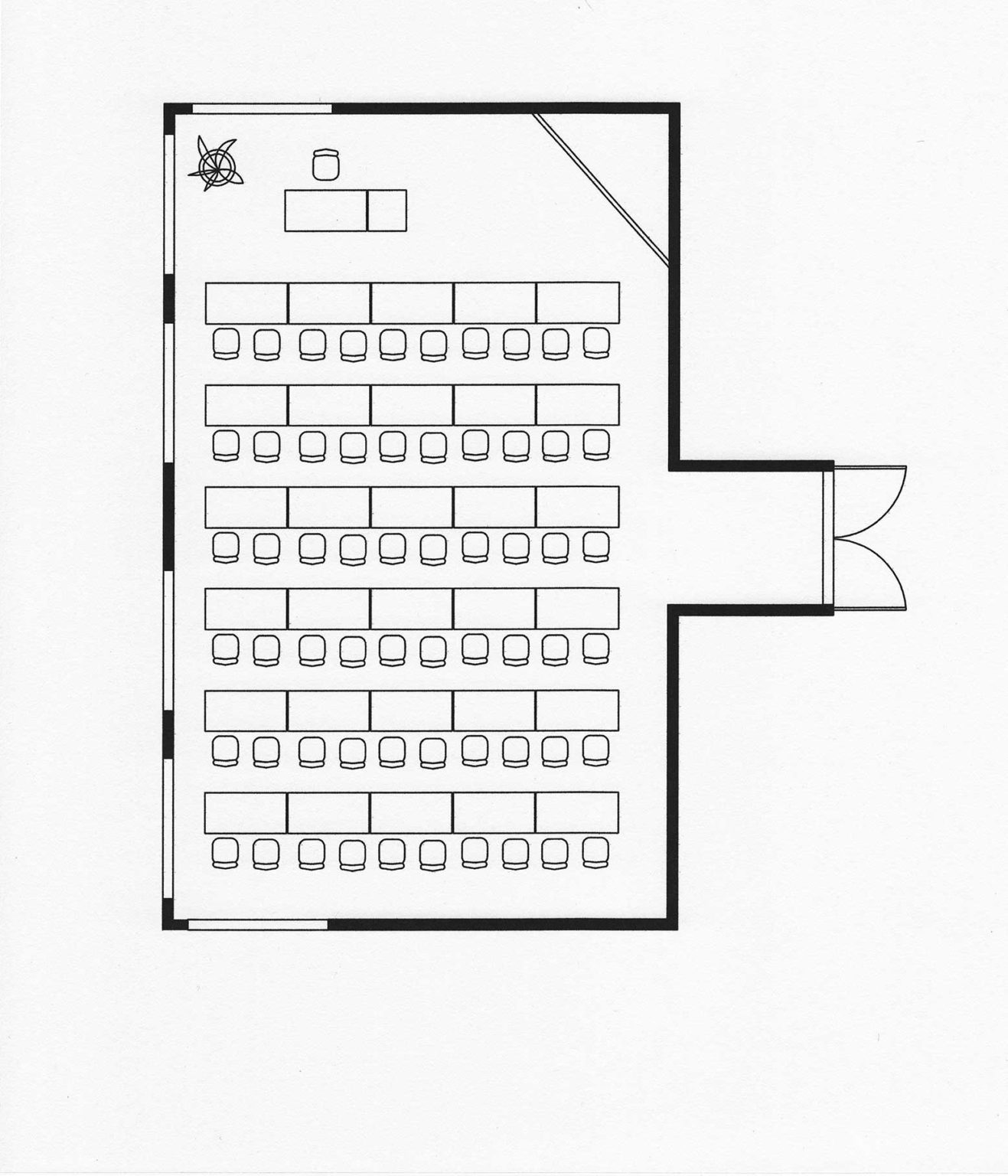 Tagungsraum_186qm_2-1317×1536 Klassenzimmer-Grundriss mit Tischen und Stühlen